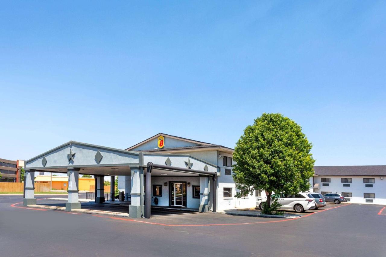 Super 8 By Wyndham Amarillo Central Tx Exterior photo